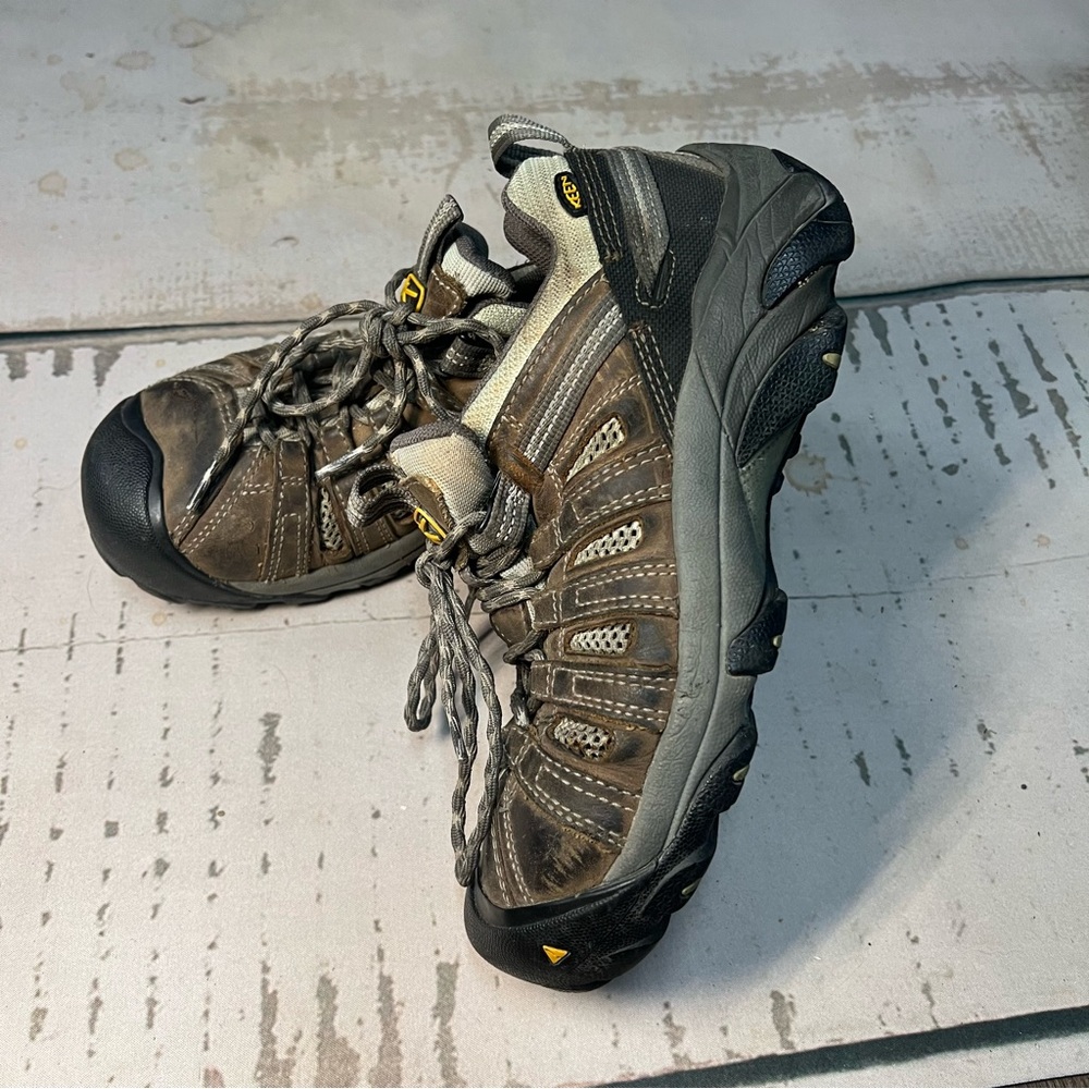 Keen safety toe work shoe